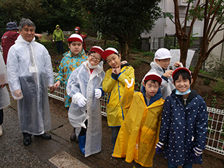 ④校長先生がだーいすき！な小学部の子供たち